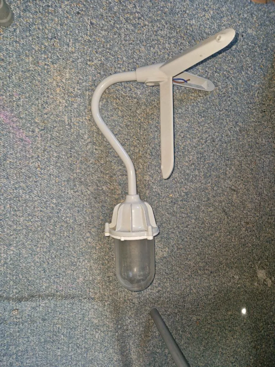 4× corner exterior lights (Coughtria make) - Image 3