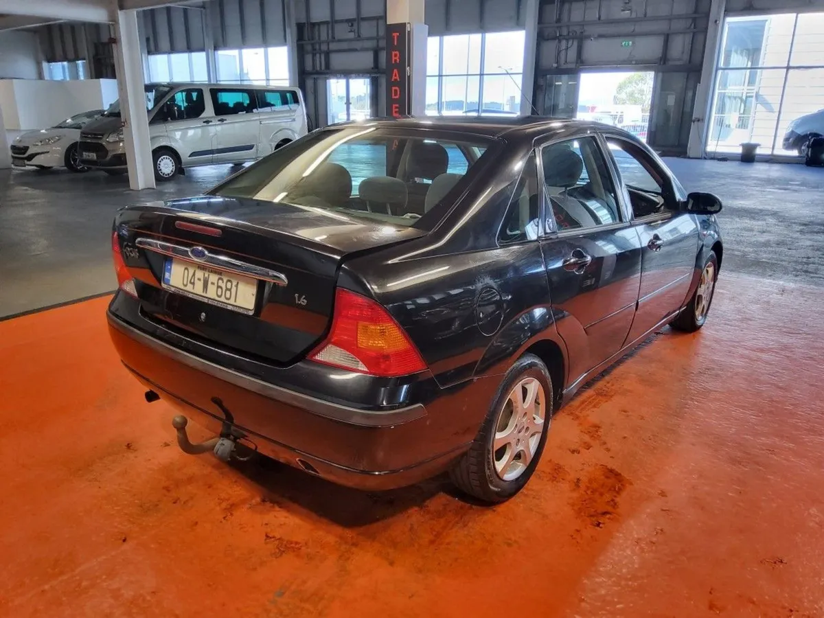 Ford Focus 1.6i Ghia X - Image 4
