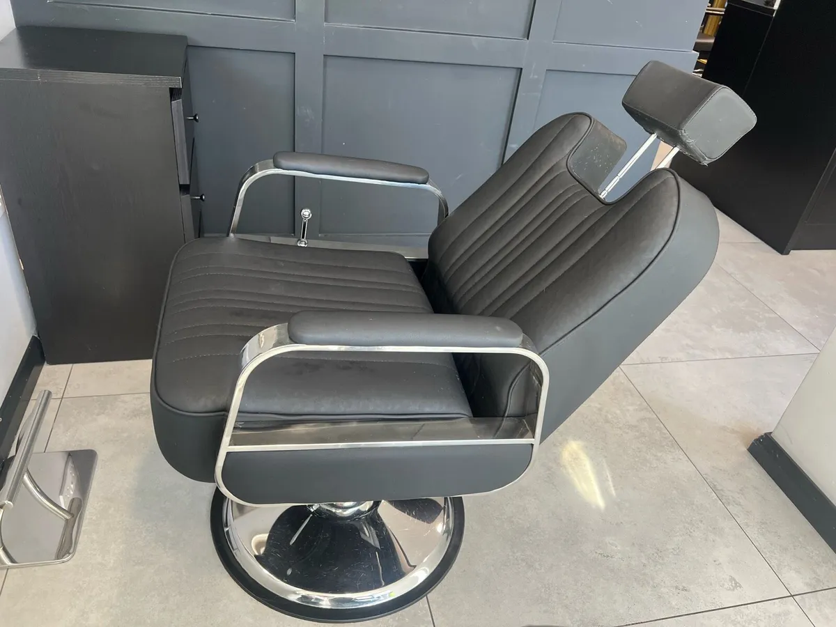 2 barber chairs, 2 mirrors and 2 chest of drawers - Image 4