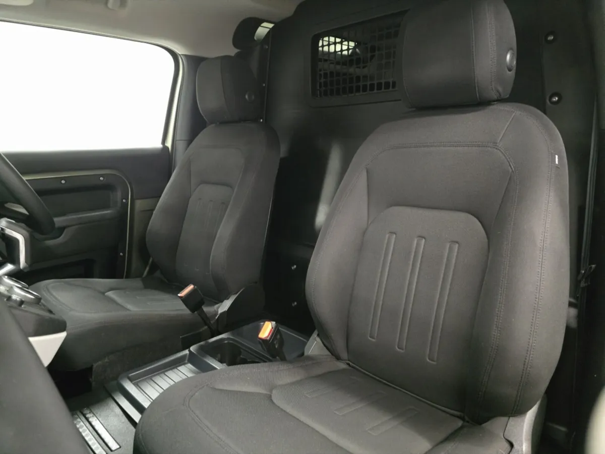 Land Rover Defender 90 Diesel - Image 4