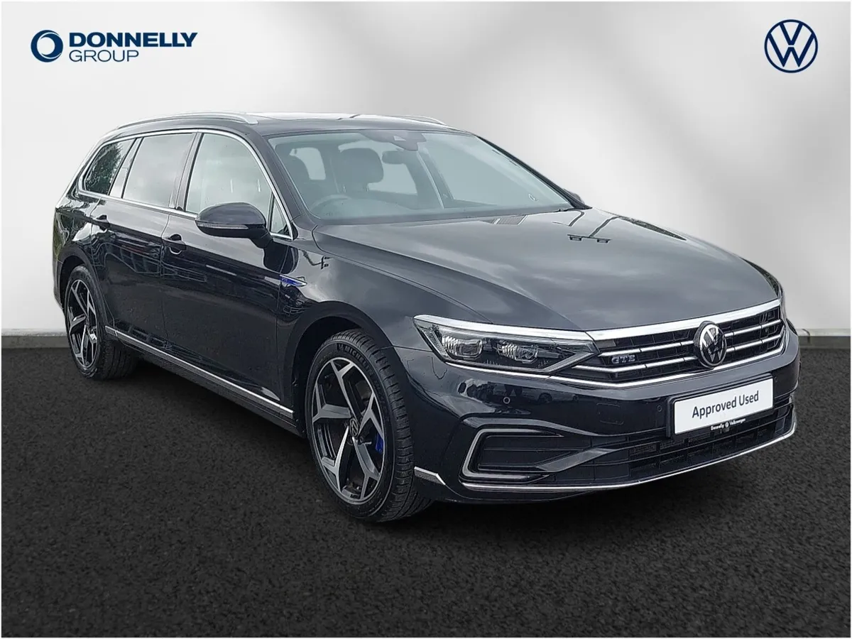 Volkswagen Passat Estate GTE Advance - Image 1