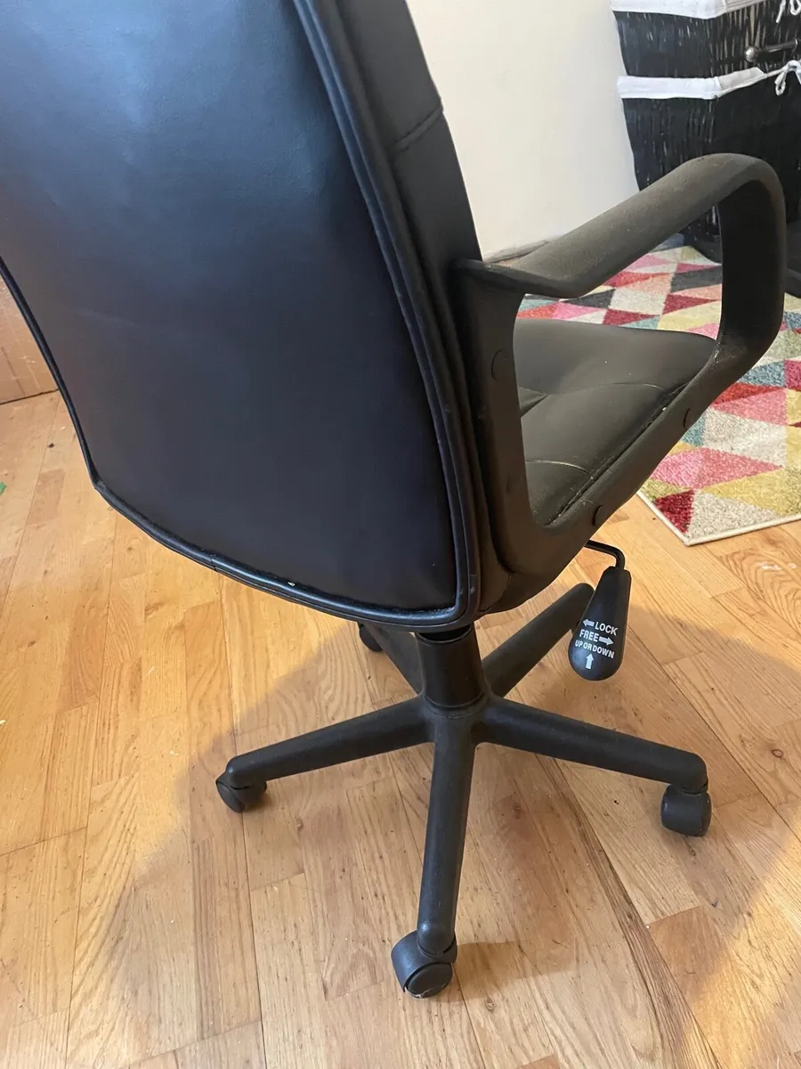 Office Desk and chair - Image 4