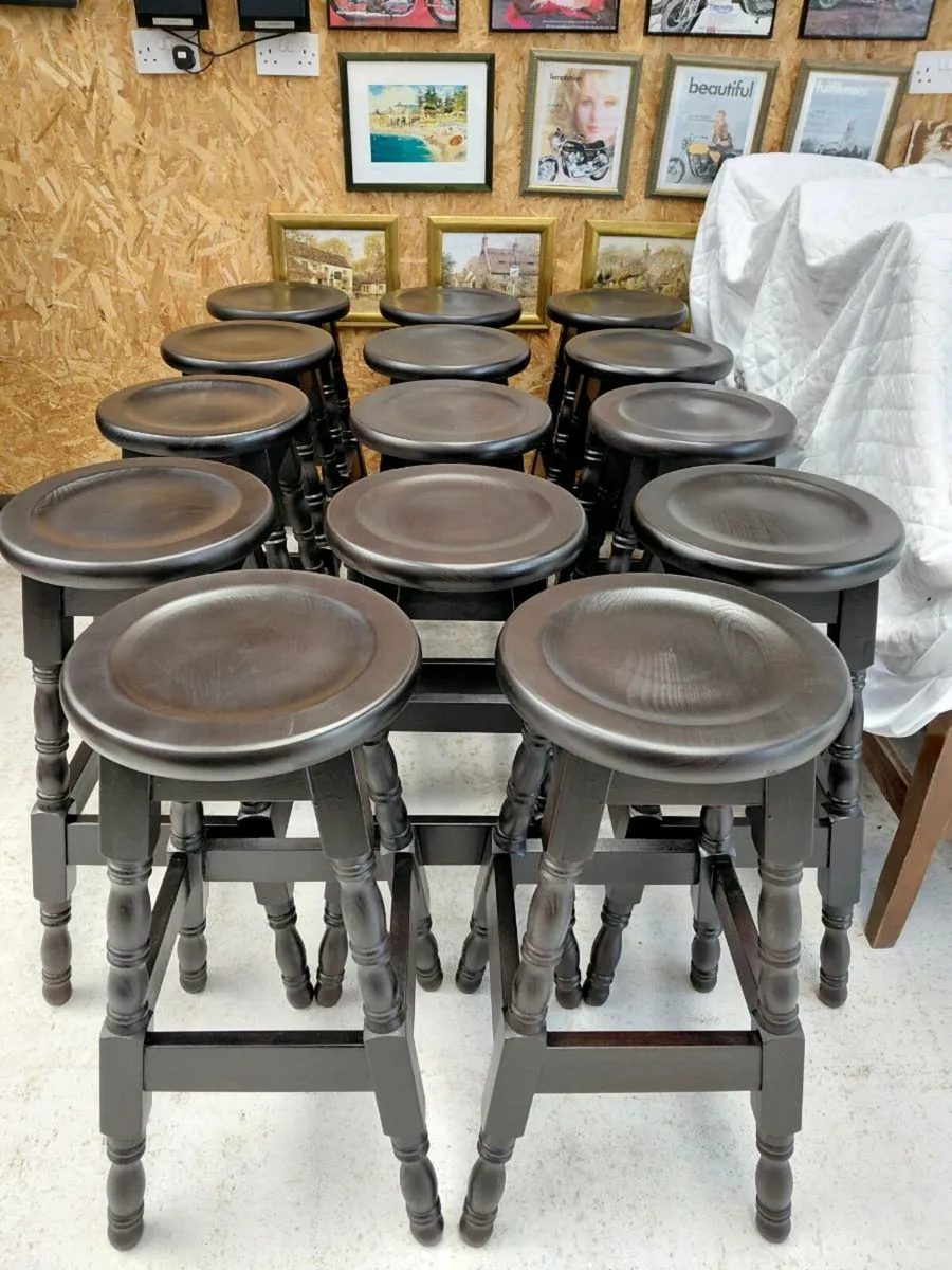 Pub stools and bar furniture - Image 1