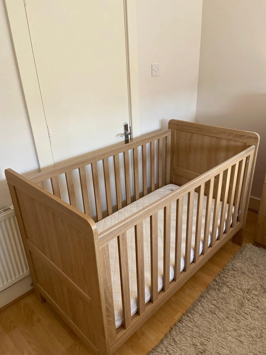 Children’s cot bed