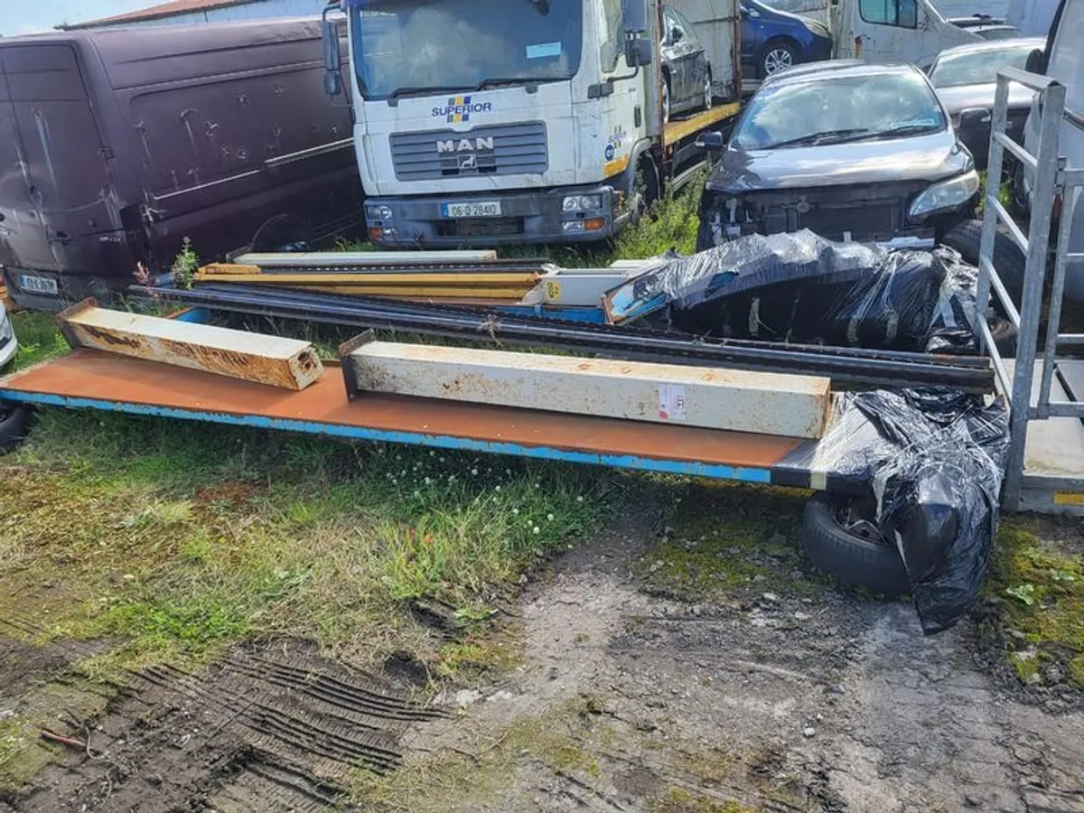 4 post lift - Image 1
