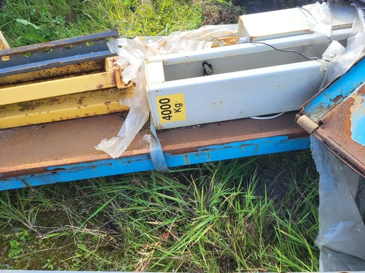 4 post lift - Image 2