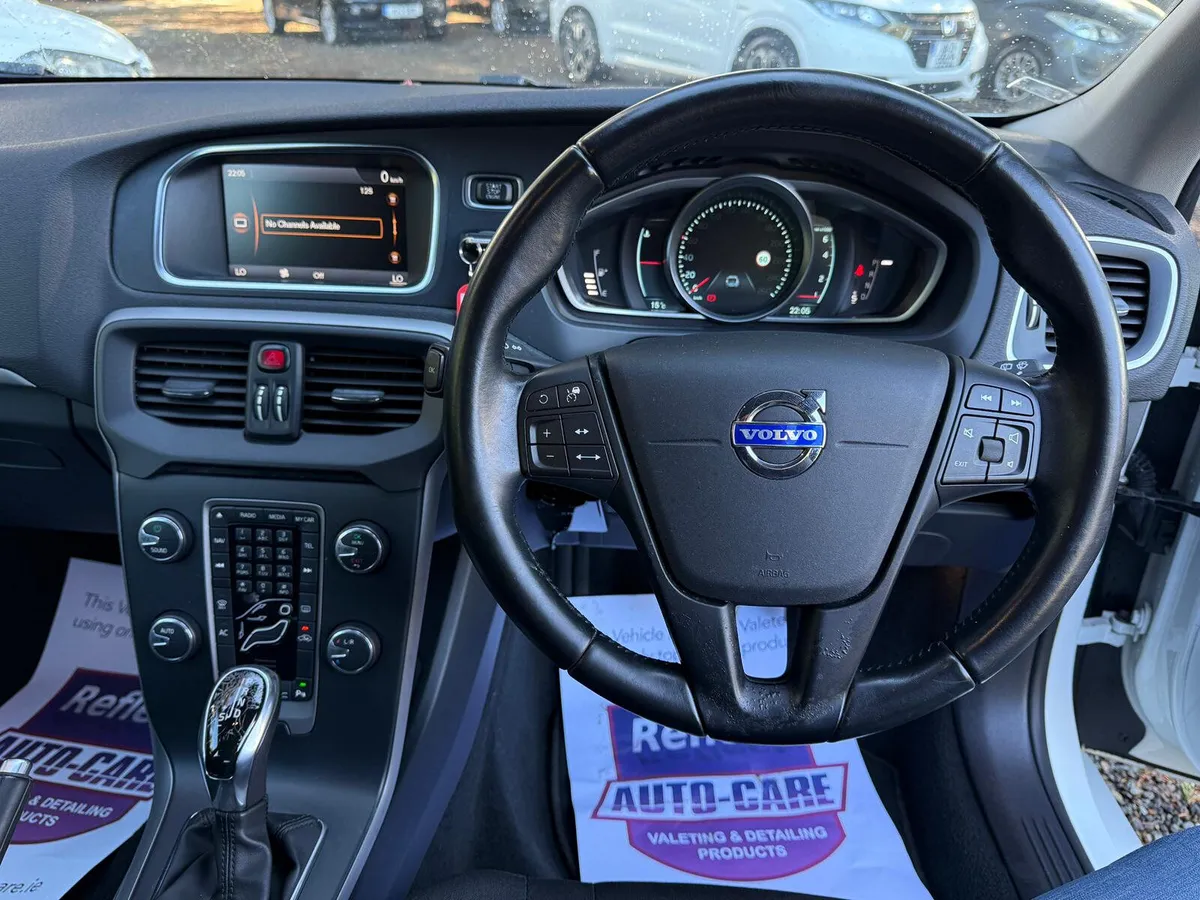 Volvo V40  2014 automatic - Image 4