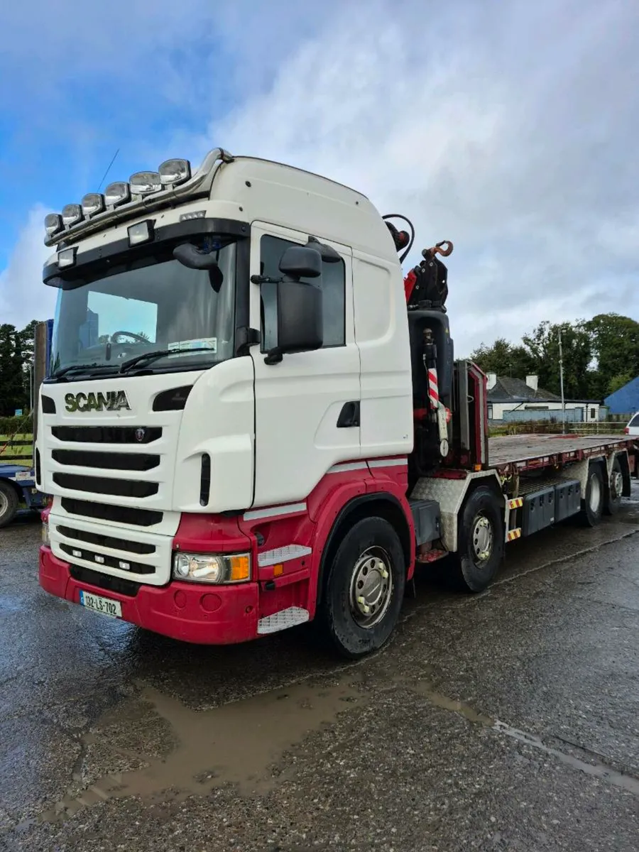 Scania R440 beaver tail with crane - Image 2
