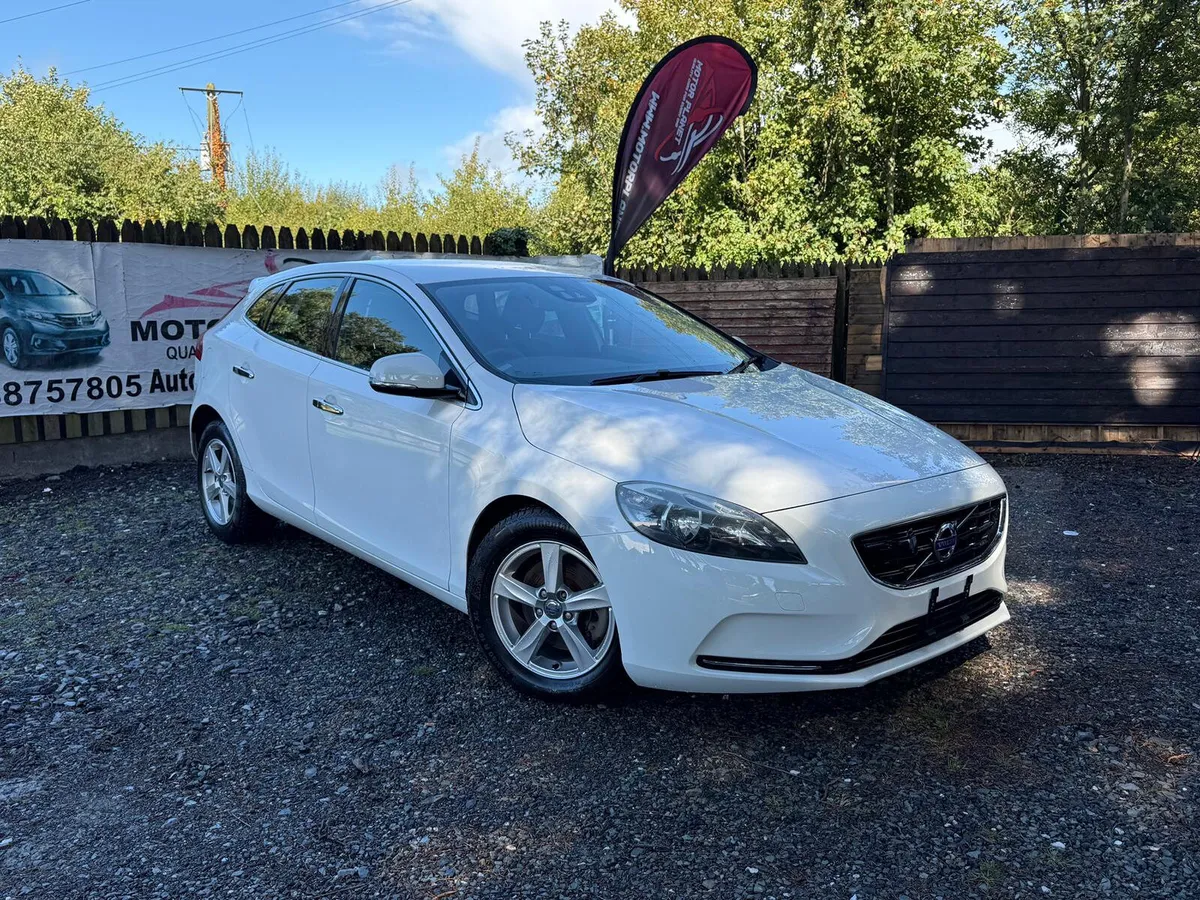 Volvo V40  2014 automatic - Image 1