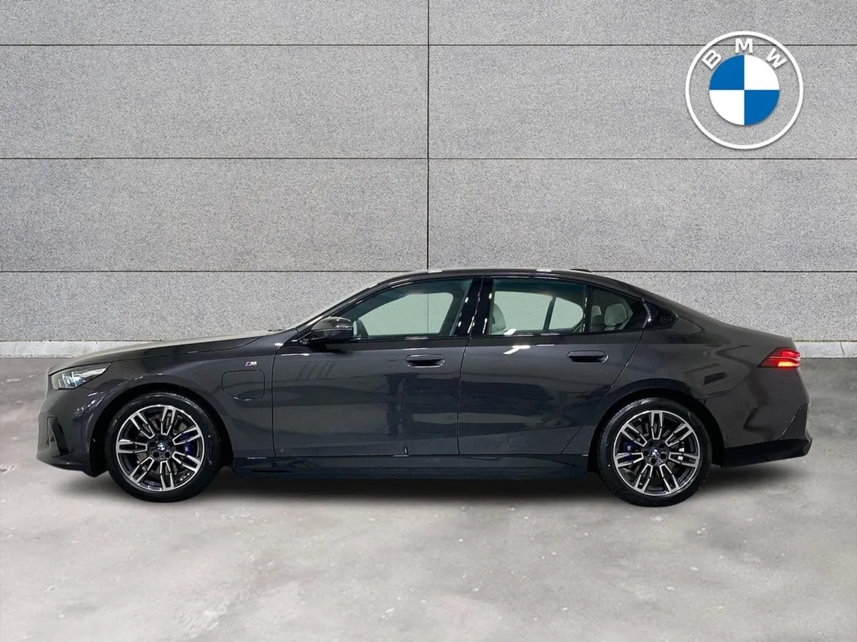 BMW 5 Series G60 530E M Sport Saloon - Image 4