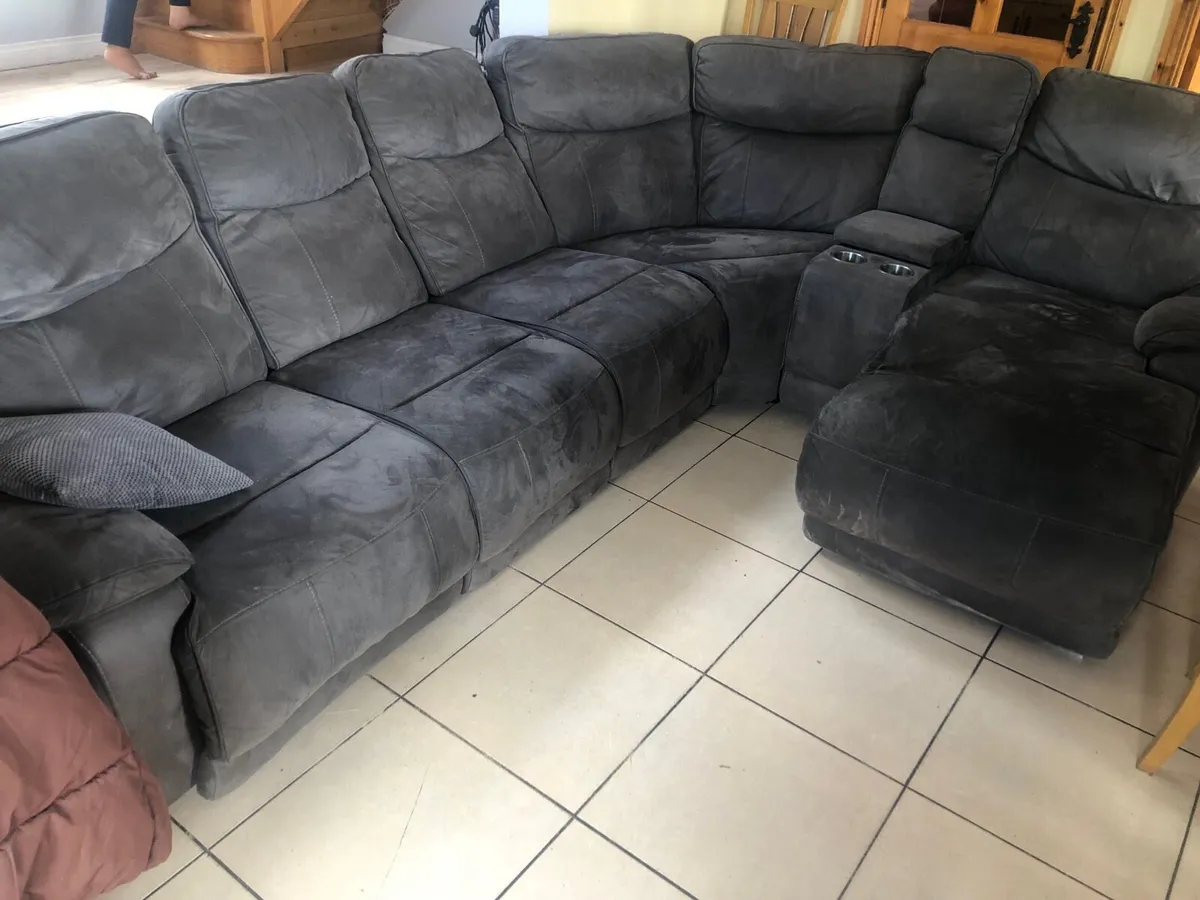 Couch 5 seater corner sofa - Image 1
