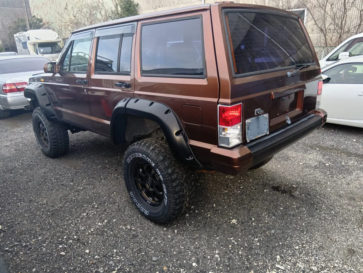 1996 Jeep Cherokee (XJ) – 4.0 L Petrol Specificati - Image 3