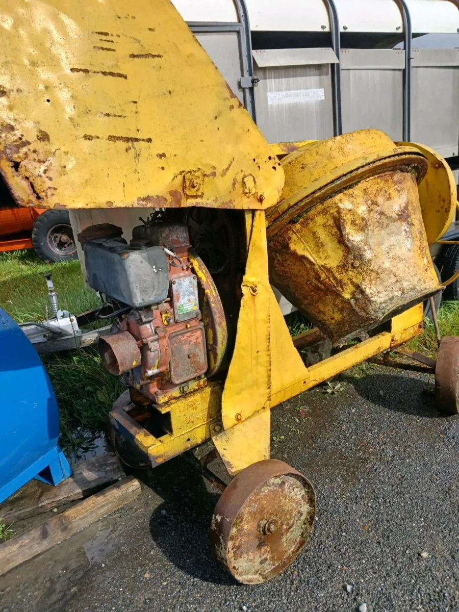 Cement mixer - Image 1