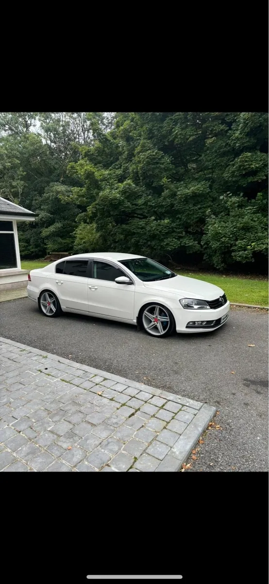 2014 Volkswagen Passat - Image 1