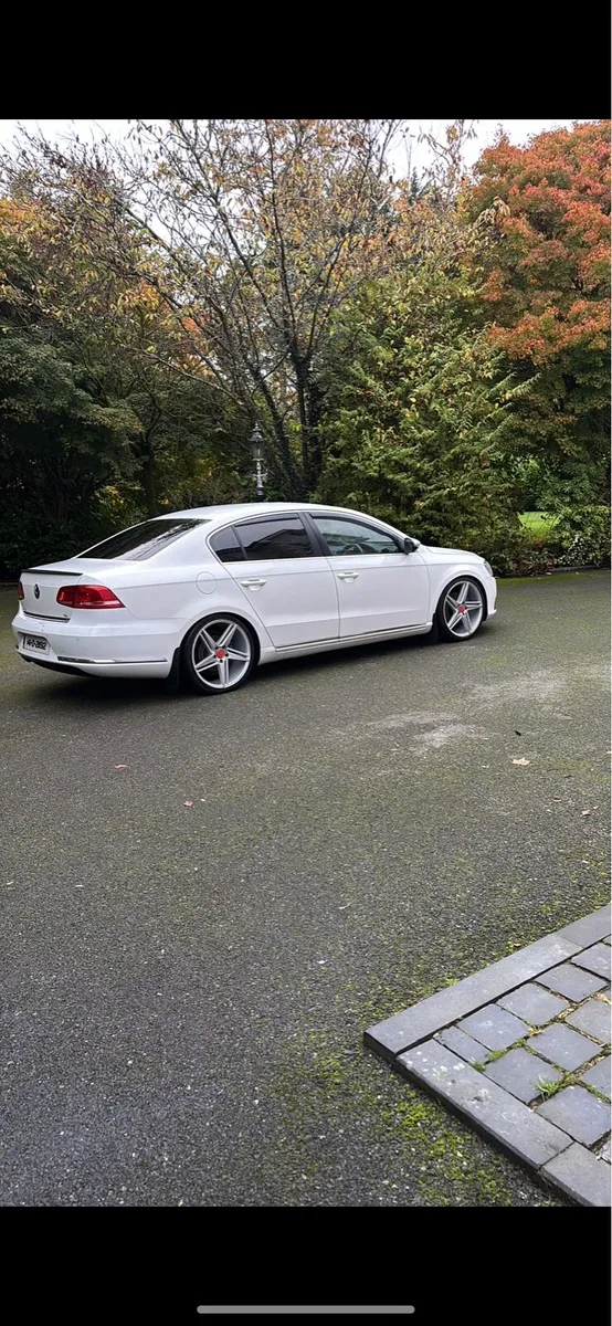 2014 Volkswagen Passat - Image 2