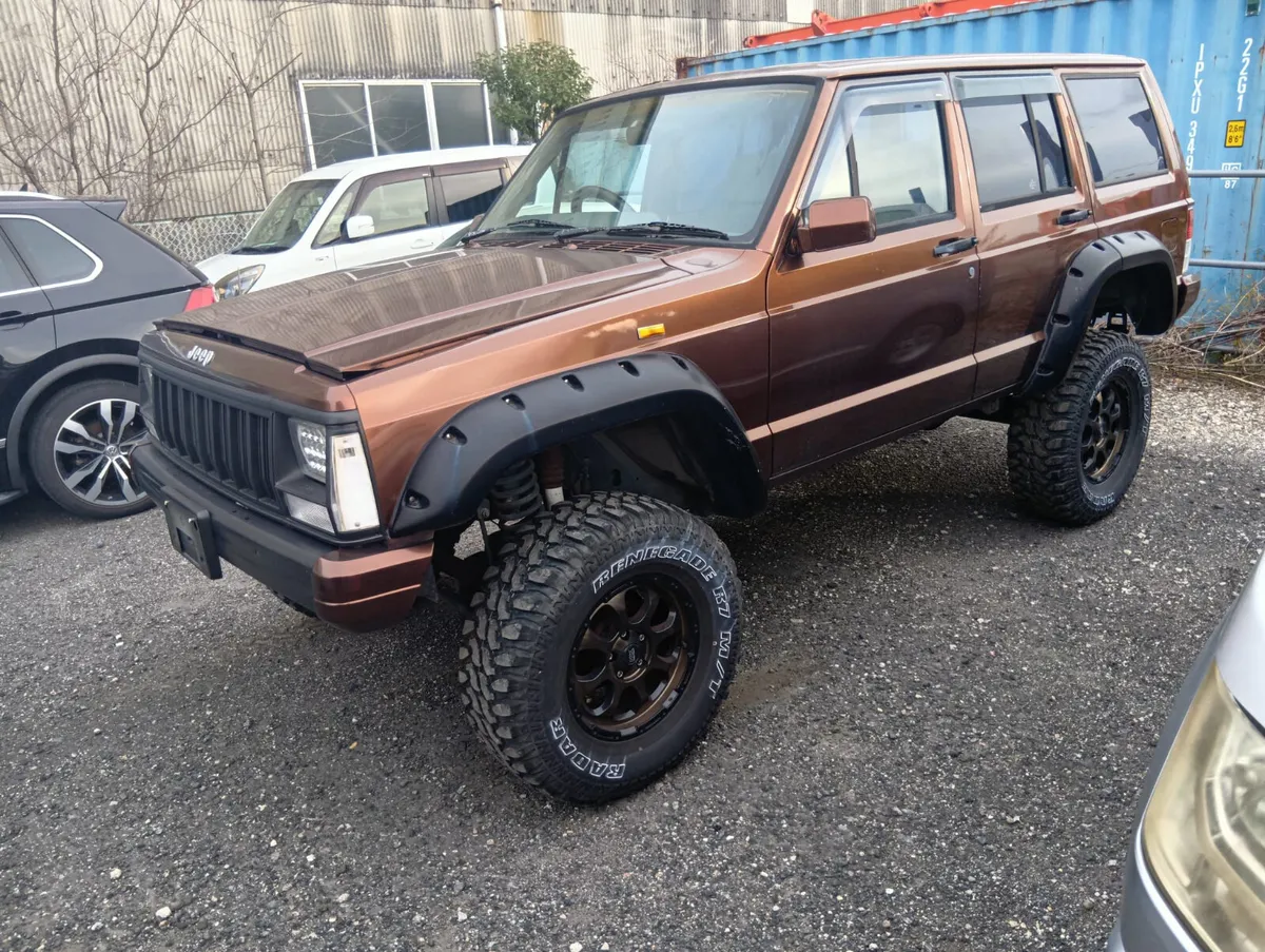 1996 Jeep Cherokee (XJ) – 4.0 L Petrol Specificati - Image 2