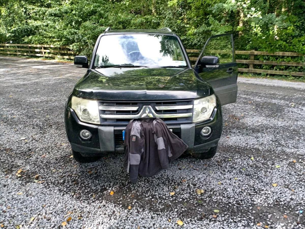 Mitsubishi Pajero Jeep - Image 3