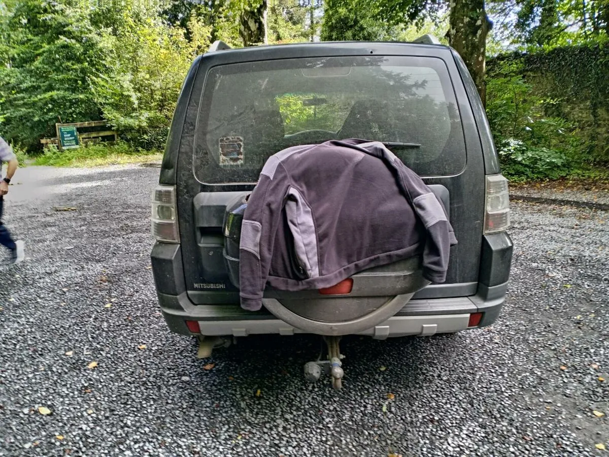 Mitsubishi Pajero Jeep - Image 4
