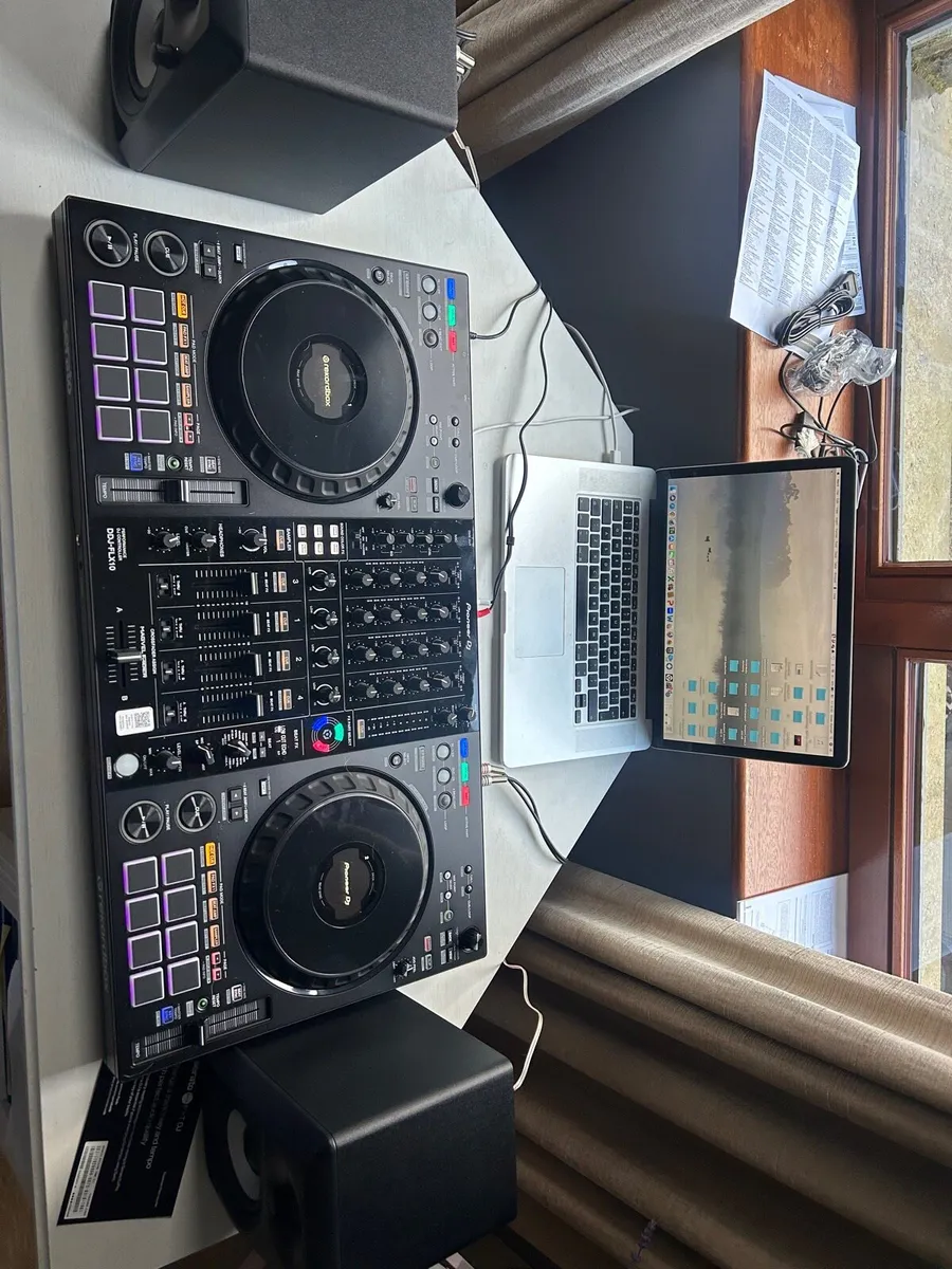 DJ Decks - Image 1