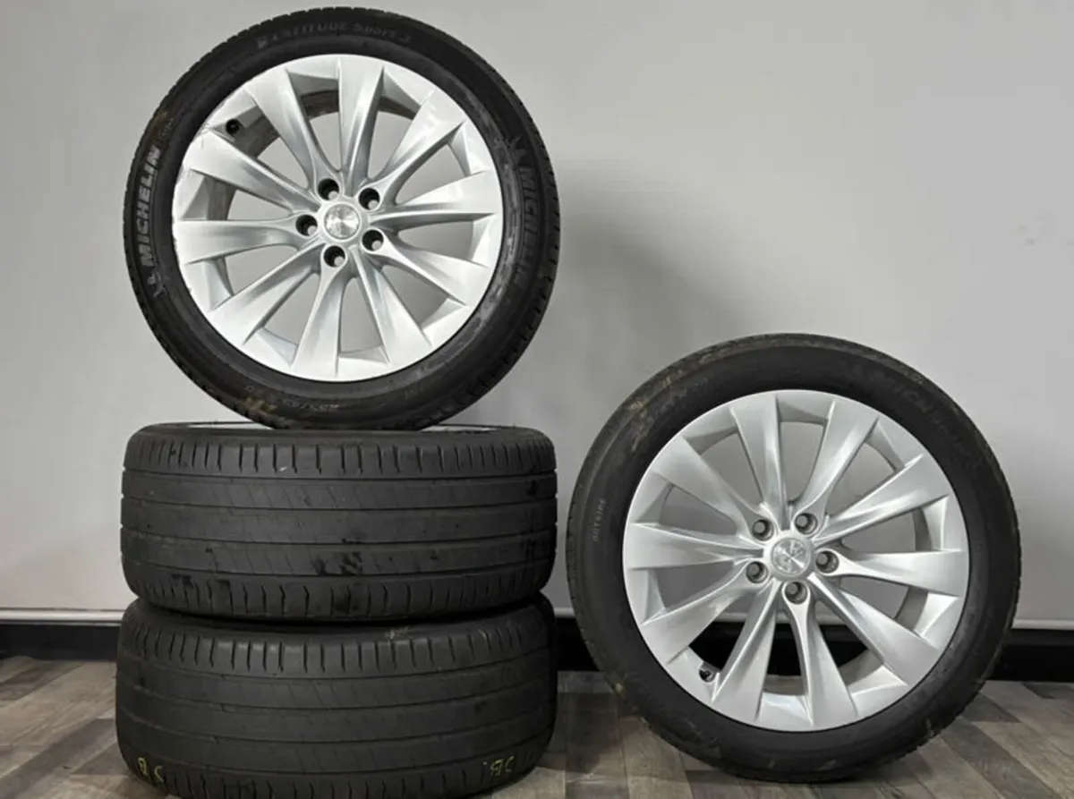 20" GENUINE TESLA MODEL X SLIPSTREAM 10 SPOKE - Image 1