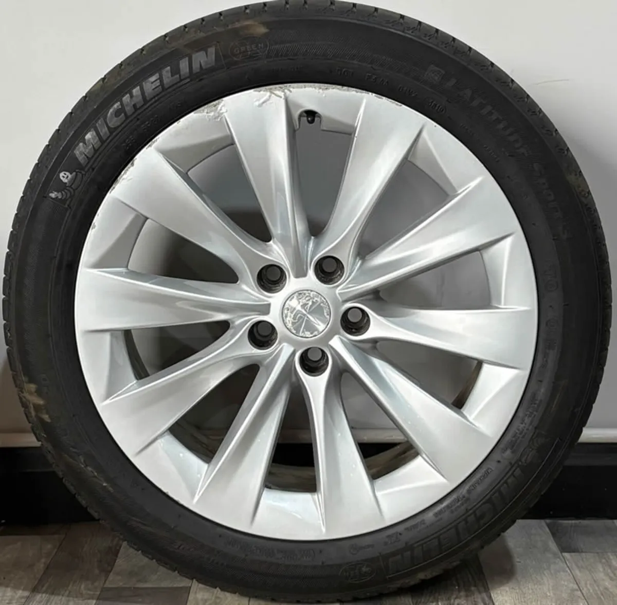20" GENUINE TESLA MODEL X SLIPSTREAM 10 SPOKE - Image 4