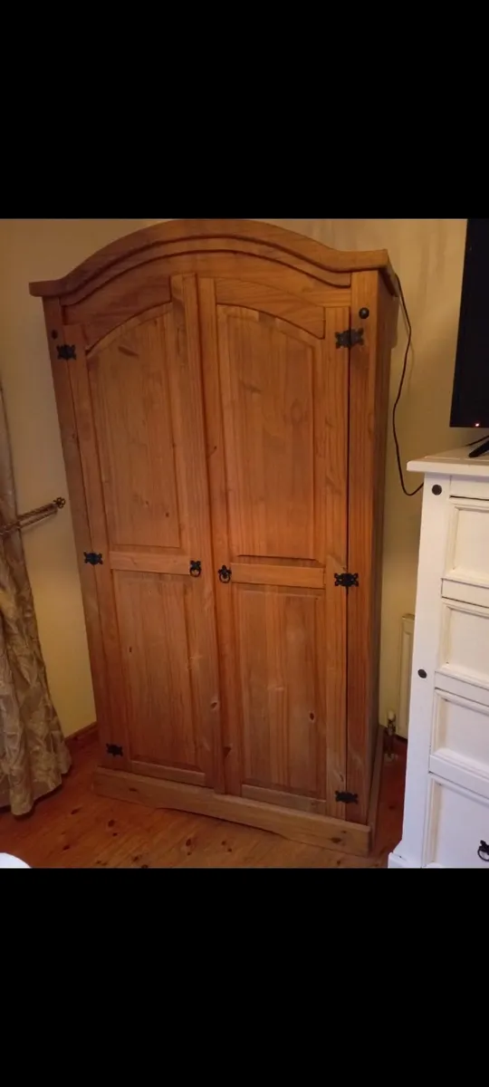 Mexican pine wardrobe