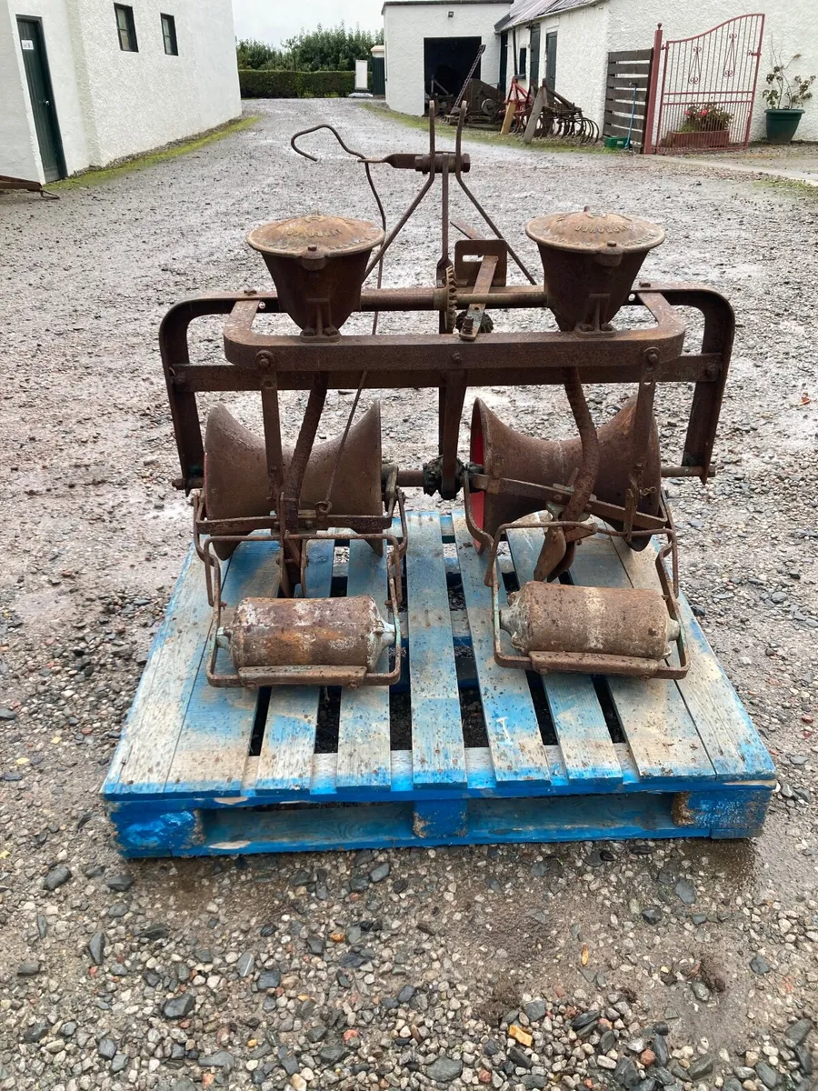Twin row turnip seed sower. - Image 4