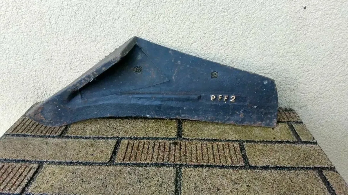 Vintage PIERCE plough shear and point - Image 1