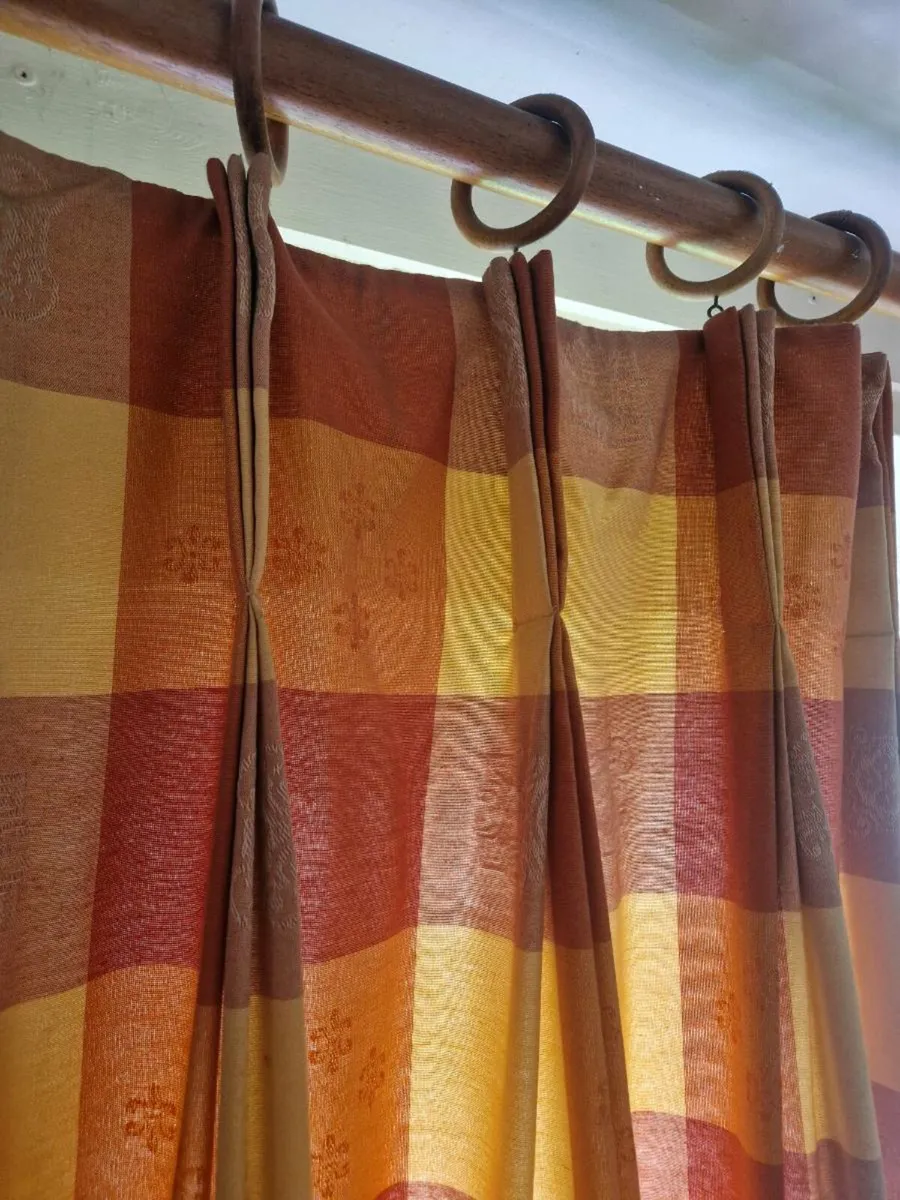 Curtains - Image 2