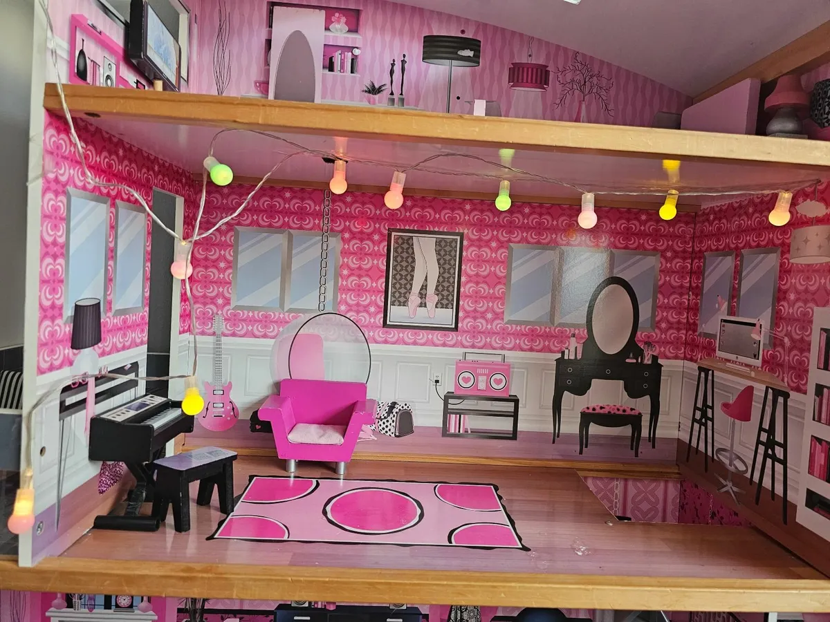 Doll house - Image 3