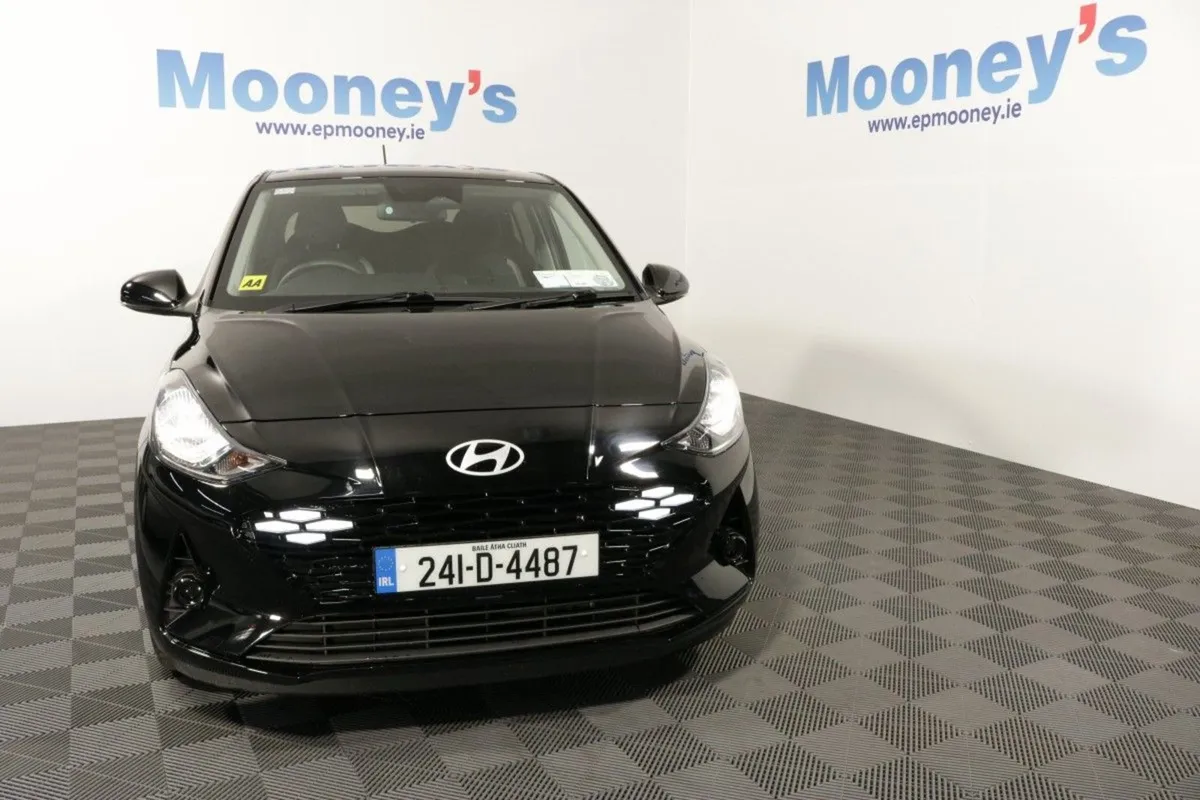 Hyundai i10 Deluxe Plus 1.0l Petrol Hatchback - Image 2