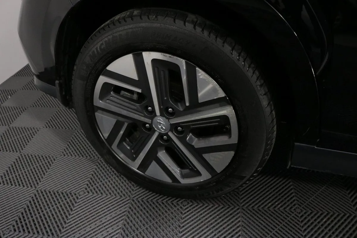 Hyundai Kona Electric Premium 64 kWh EV - Image 2
