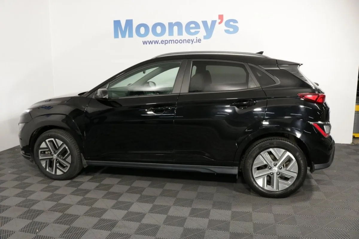 Hyundai Kona Electric Premium 64 kWh EV - Image 4
