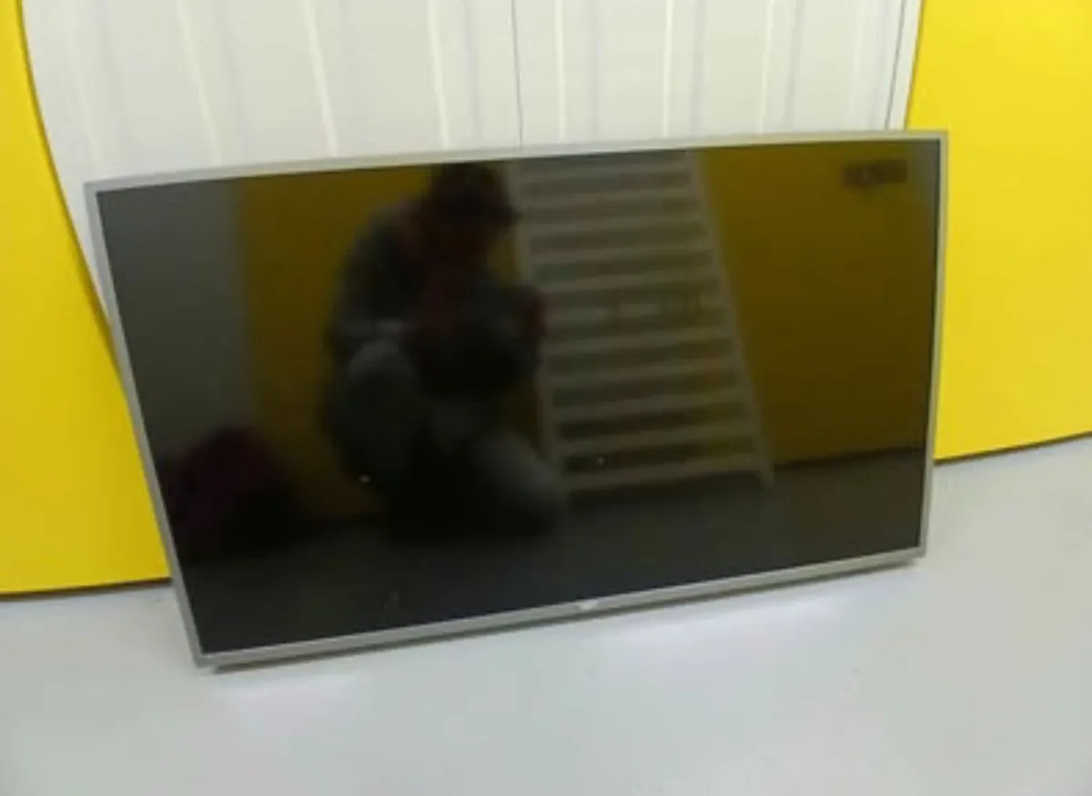 PHILPS Smart Full HD HDR LED TV 43" - Image 1