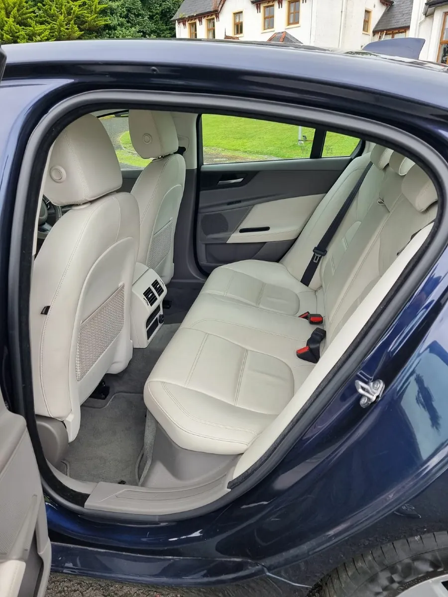 Jaguar XE 2017 - Image 4