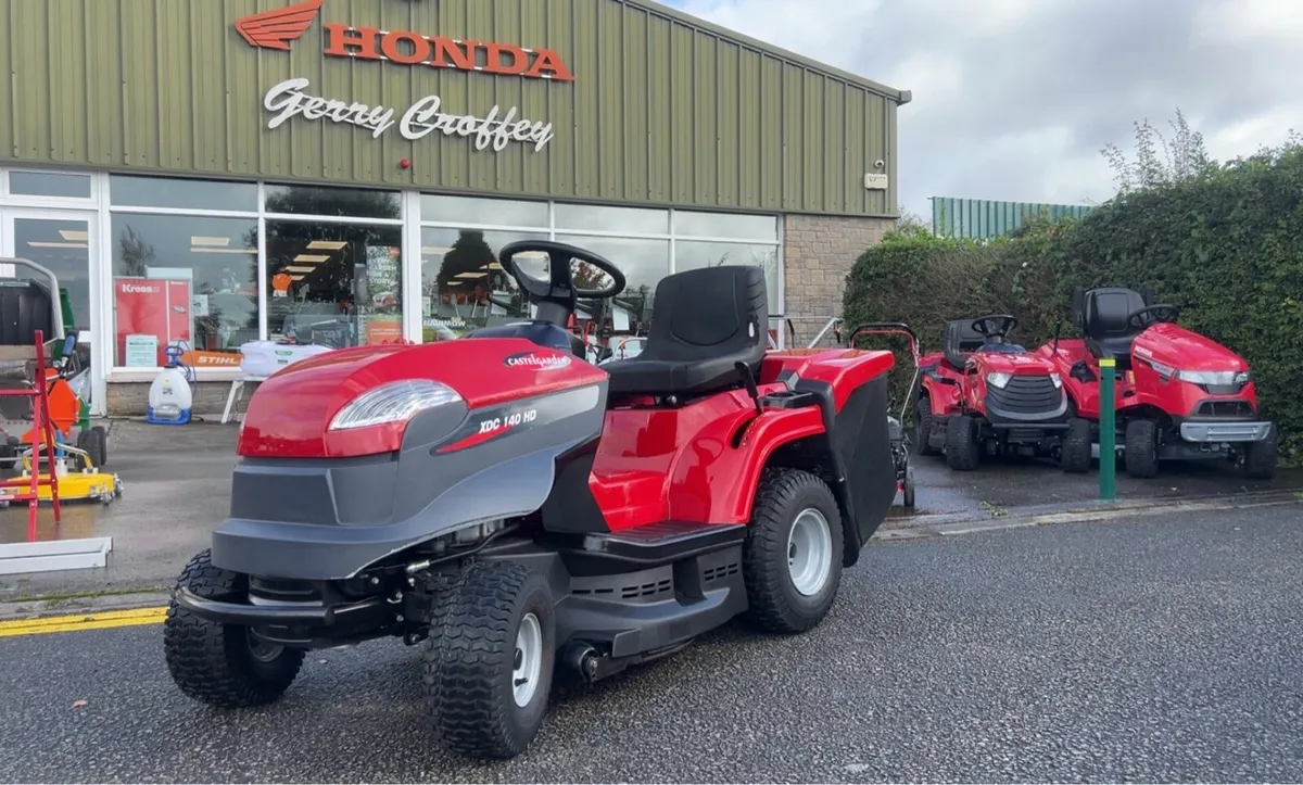 Castlegarden XDC140 HD Ride on Tractor Mower - Image 1