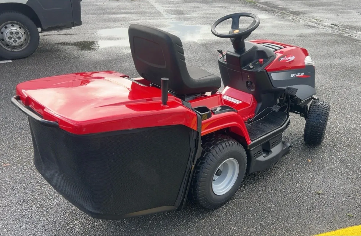 Castlegarden XDC140 HD Ride on Tractor Mower - Image 3