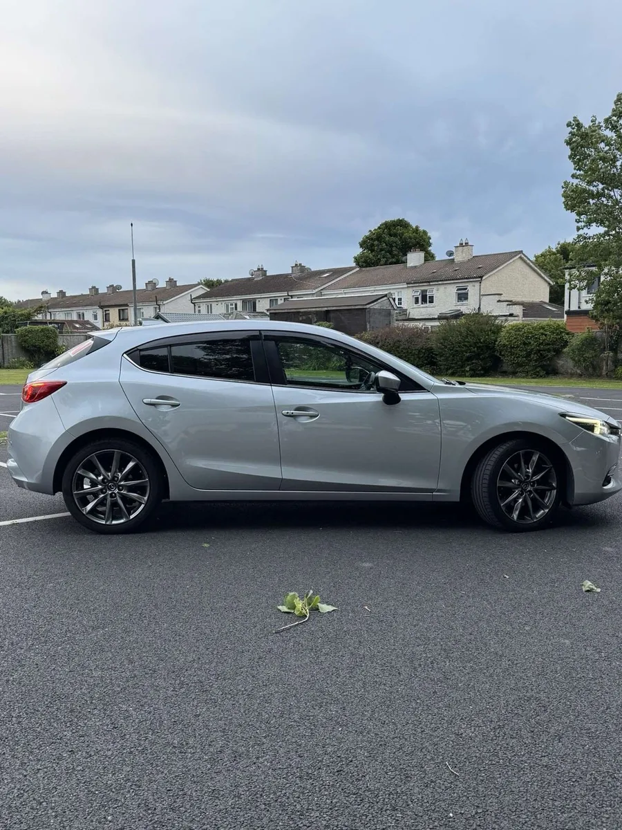 Mazda 3 - Image 2