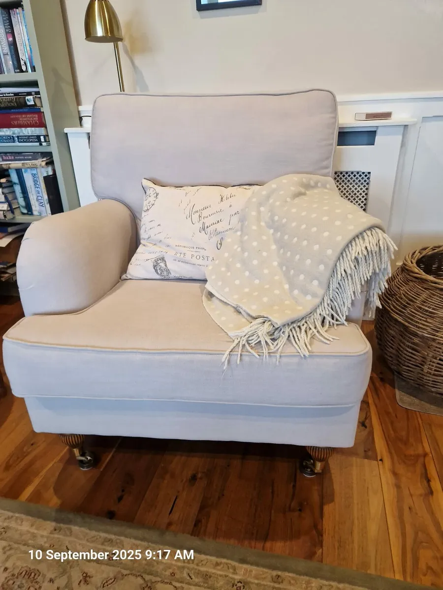 Couch and armchairs - Image 4