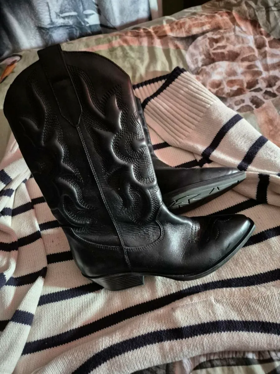 COWBOY BOOTS - Image 1