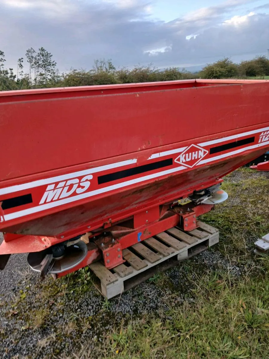 Kuhn 2 ton shaker in good condition - Image 1
