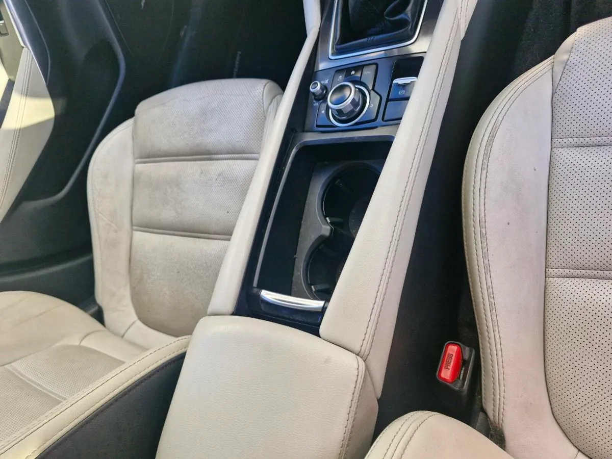 Car - Image 2