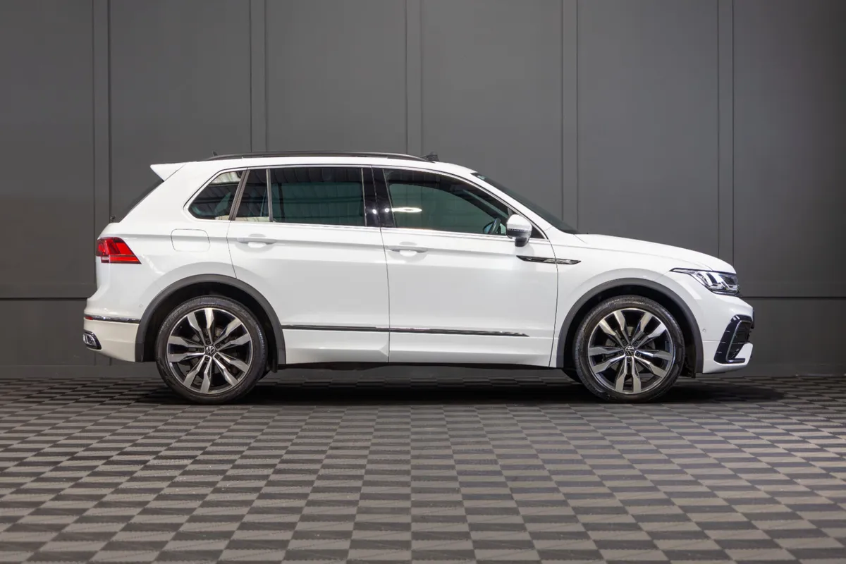 2022 Volkswagen Tiguan R-Line - Image 2