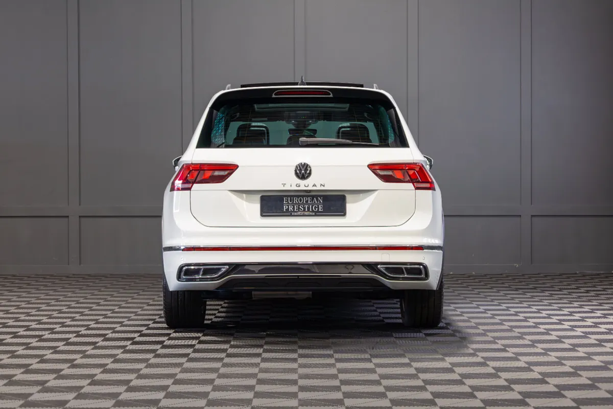 2022 Volkswagen Tiguan R-Line - Image 4