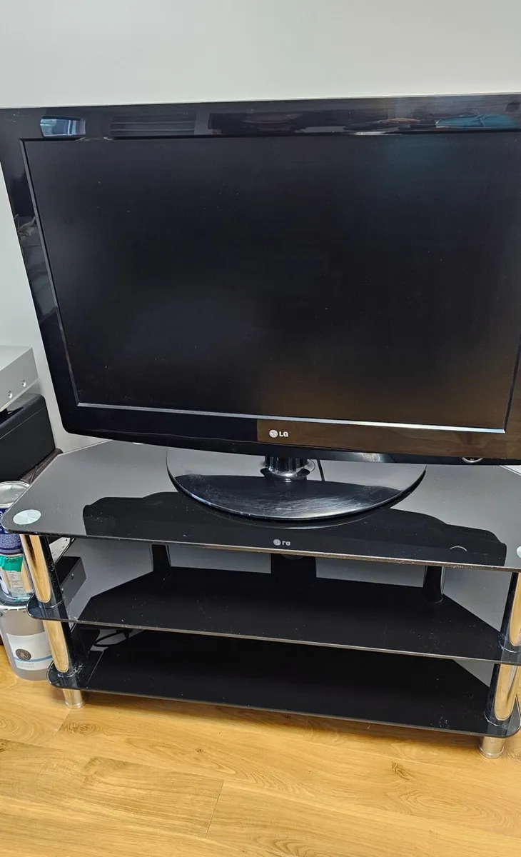 32 inch LG TV - Image 1