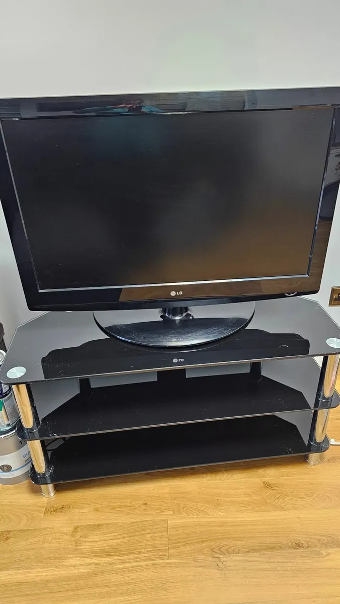 32 inch LG TV - Image 2