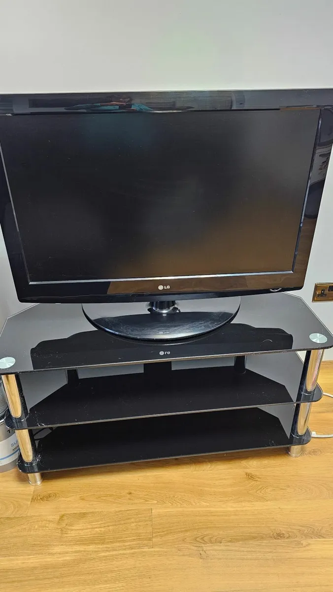 32 inch LG TV - Image 3
