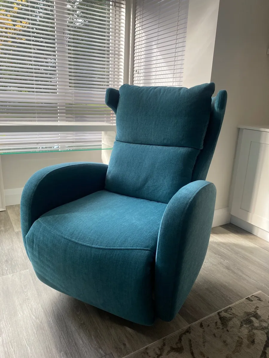 Fama sofa and recliner armchair - Image 3