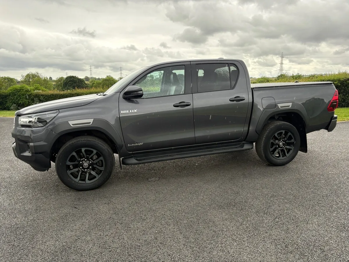 2023 Hilux Invincible X 2.8 auto. NI Reg. - Image 4