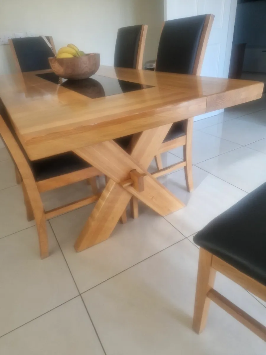 Solid oak table & 6 chairs - Image 3